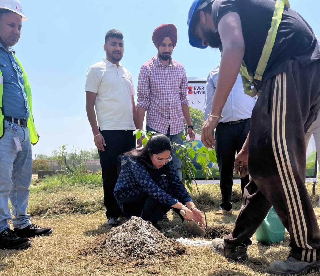 ਇੱਕ ਰੁੱਖ ਮਾਂ ਦੇ ਨਾਮ ਮੁਹਿੰਮ ਤਹਿਤ ਲਾਏ ਬੂਟੇ